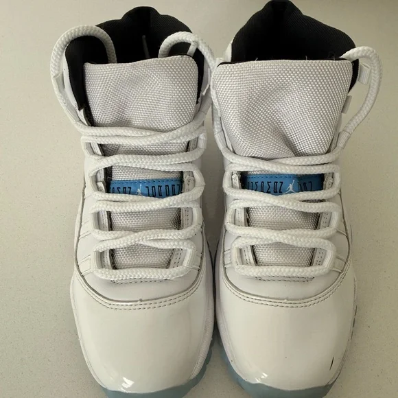 Aid Jordan Retro 11 Youth White and Blue Sneakers - Size 5 - Picture 7 of 10